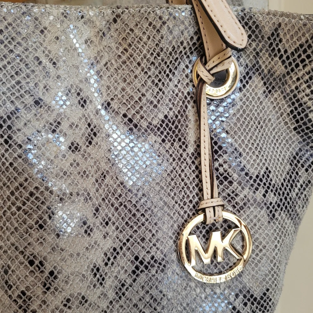 Michael Kors Soft Leather Beige Snake Print Tote - Picture 4 of 12